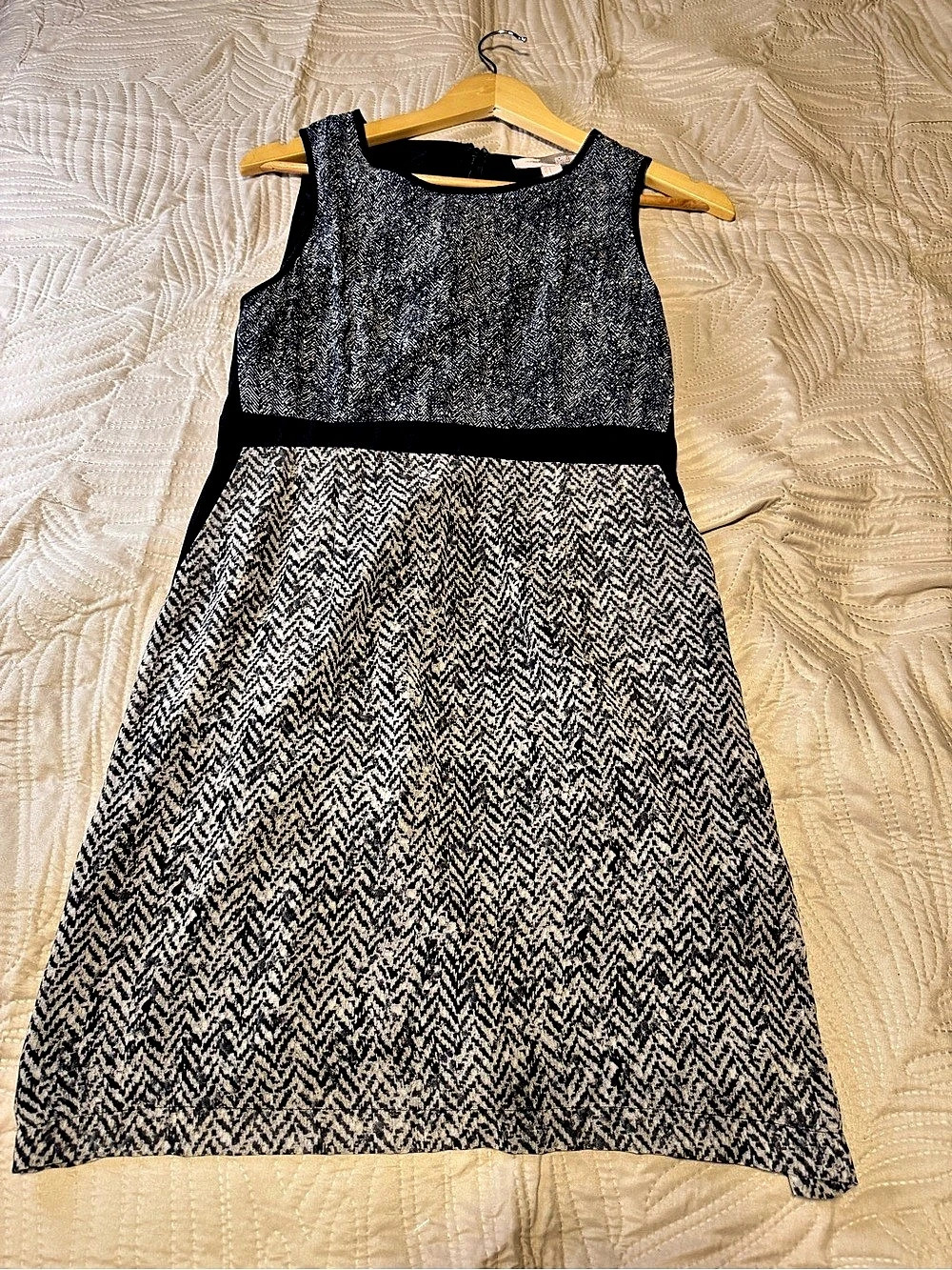 Forever 21 Geometric Midi Dress in Black & White Size Medium